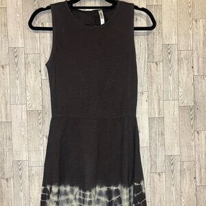 RVCa casual dress, gray and white